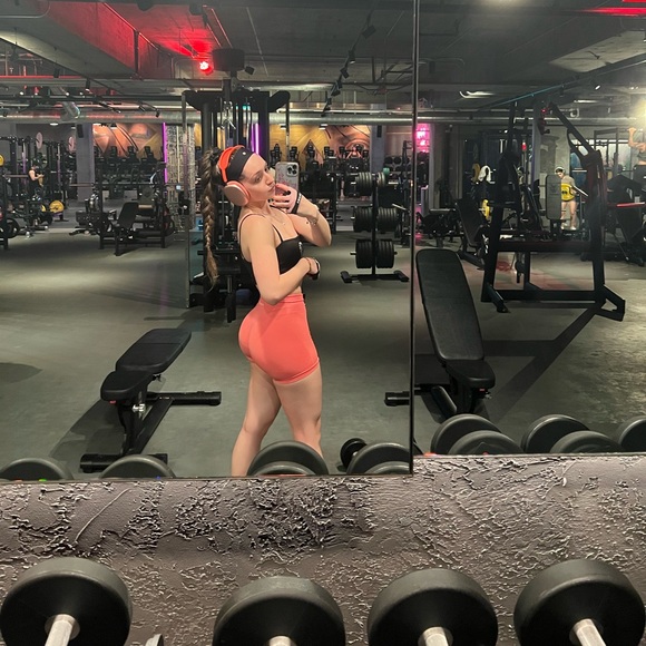 Meet your Posher, Ana Paola - Picture 3 of 5